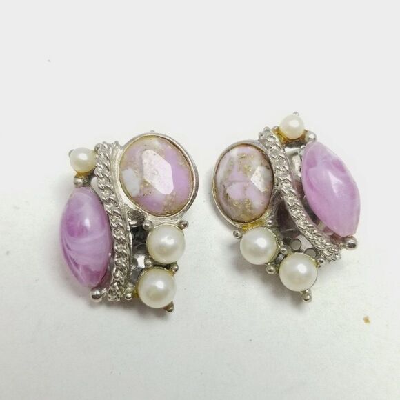 Vintage Pastel Purple and Faux Pearl Clip On Earrings, Sivler Tone Setting - Picture 2 of 6